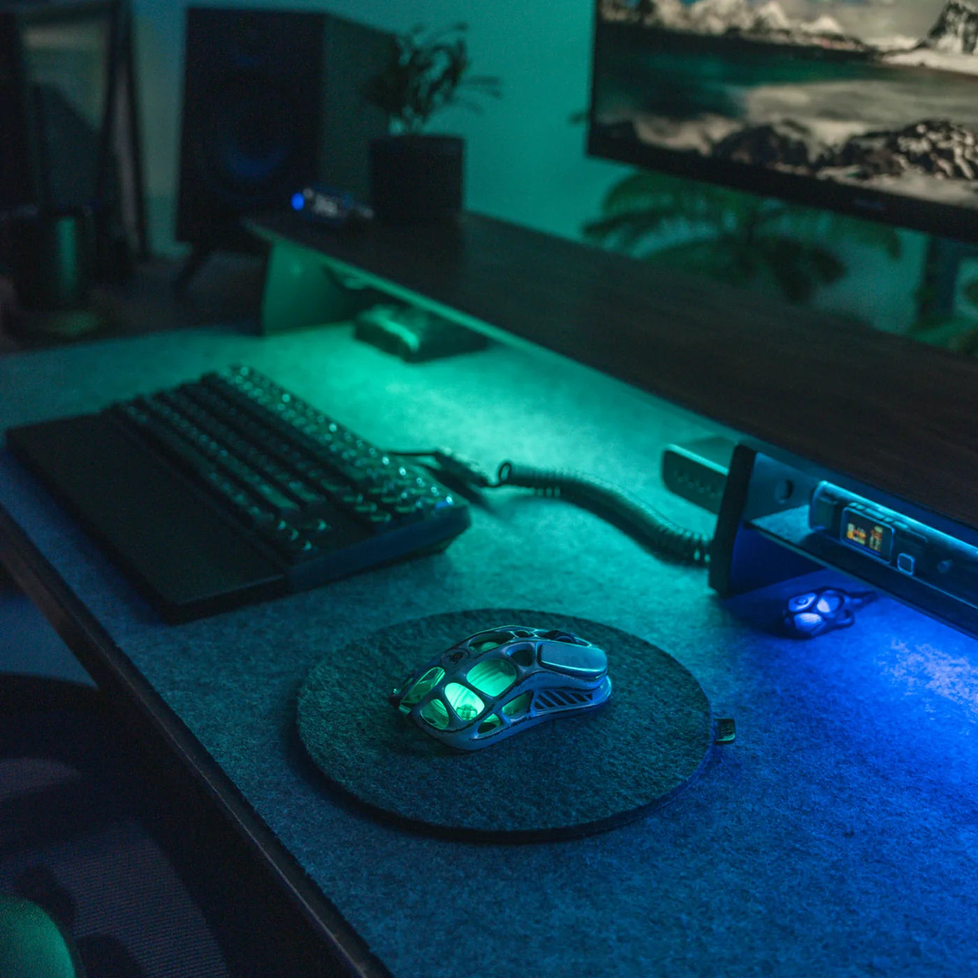 GravaStar Mercury M1 Pro Wireless Gaming Mouse - Battle Worn Silver Mist Version with 4K Dongle GravaStar Mercury M1 Pro Wireless Gaming Mouse - Battle Worn Silver Mist Version with 4K Dongle